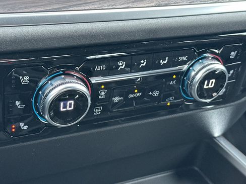 New 2026 GMC Sierra 1500 SLT w/ SLT Premium Package image 18