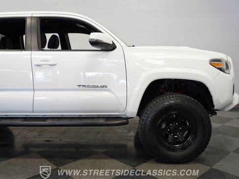 Used 2018 Toyota Tacoma TRD Sport w/ Technology Package RWD image 34