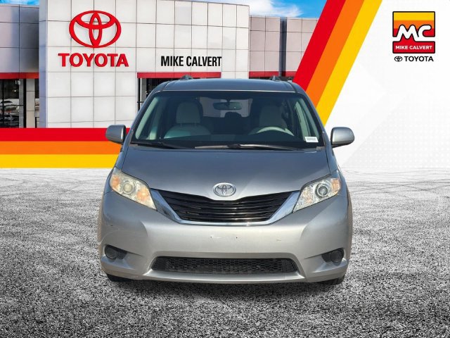 Used 2012 Toyota Sienna LE FWD image 2