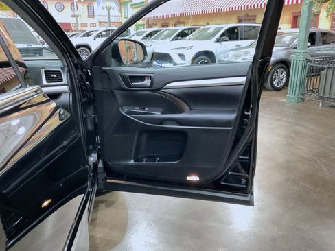 Used 2019 Toyota Highlander XLE w/ Protection Package #3 image 16