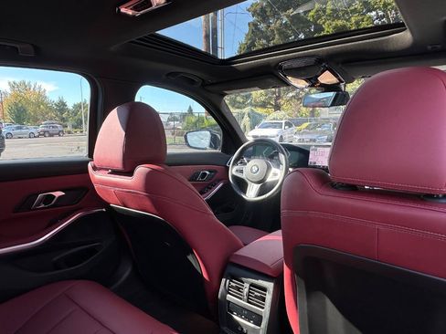 Used 2024 BMW 330i Sedan w/ M Sport Package RWD image 20