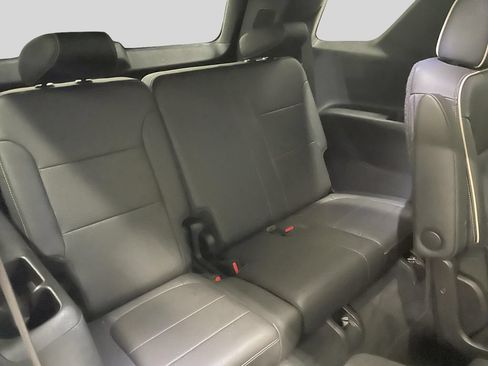 Used 2023 Chevrolet Traverse Premier AWD/4WD image 10