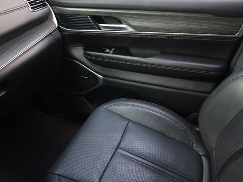 Used 2024 Jeep Wagoneer Series II w/ Flexible Seating Group RWD image 15