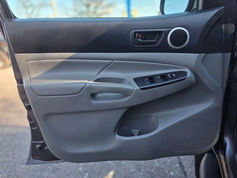 Used 2015 Toyota Tacoma 4x4 Double Cab w/ SR5 Package image 13