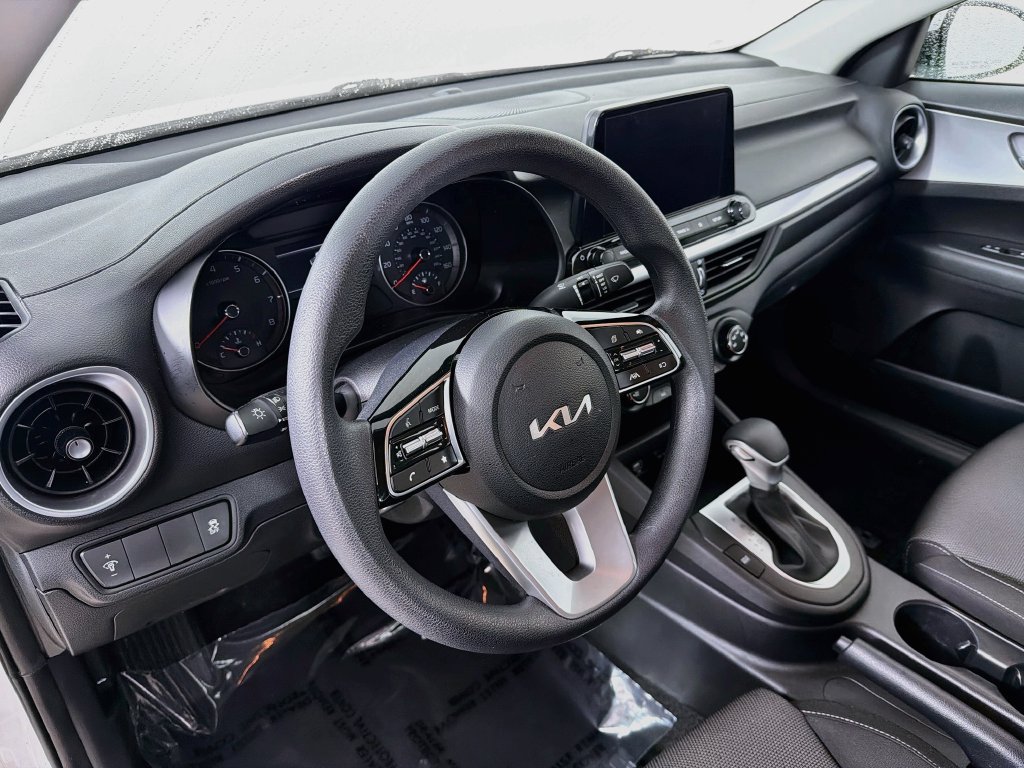 Used 2023 Kia Forte LXS FWD image 9
