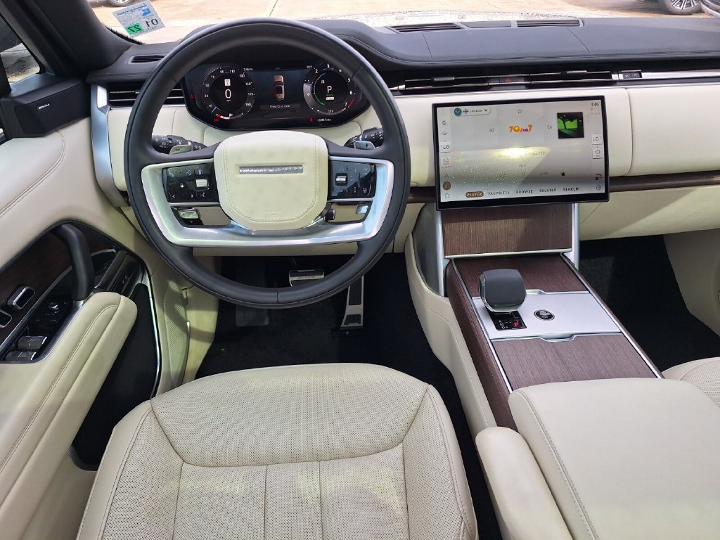 Used 2025 Land Rover Range Rover SE AWD/4WD image 10