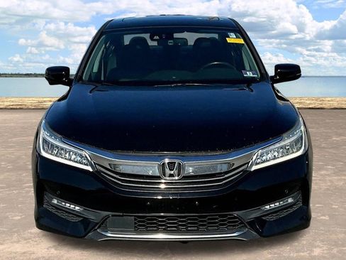 Used 2017 Honda Accord Touring image 4