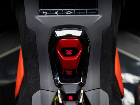 Used 2021 Lamborghini Huracan STO RWD image 69