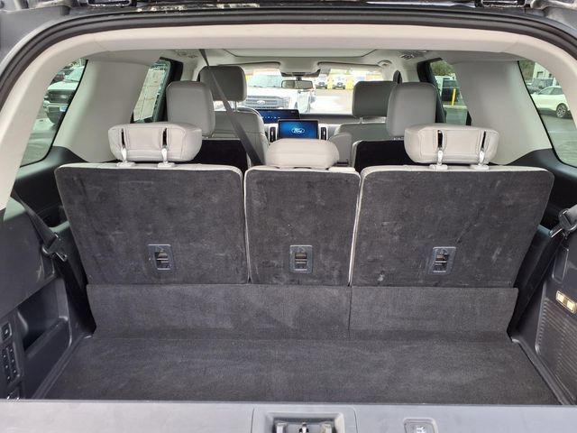 Certified 2025 Ford Expedition Active AWD/4WD image 17