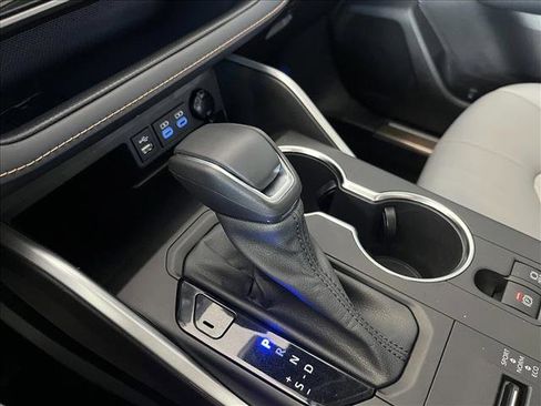 Used 2022 Toyota Highlander Bronze Edition image 17