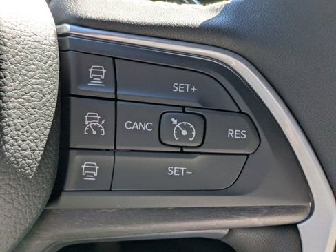 New 2025 Jeep Grand Cherokee Limited w/ Black Appearance Package RWD image 23