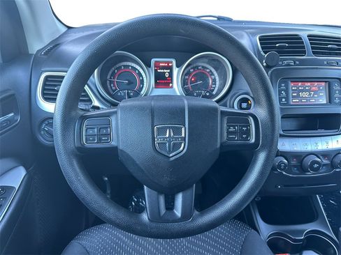 Used 2018 Dodge Journey SE image 12