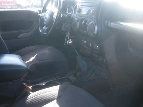 Used 2013 Jeep Wrangler Unlimited Sport image 23