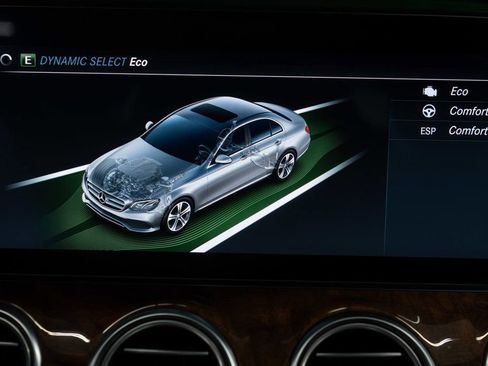 Used 2018 Mercedes-Benz E 300 4MATIC image 29