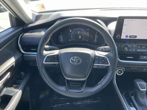 Used 2025 Toyota Grand Highlander AWD image 26