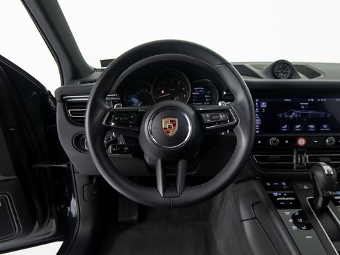 Certified 2025 Porsche Macan image 17