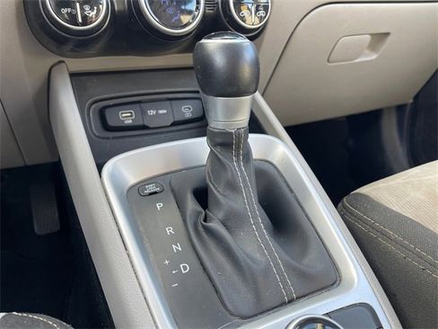 Used 2023 Hyundai Venue SEL w/ Cargo Package image 24