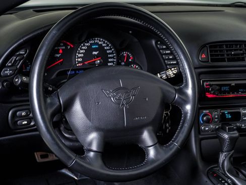 Used 2003 Chevrolet Corvette Coupe w/ Preferred Equipment Group RWD image 23