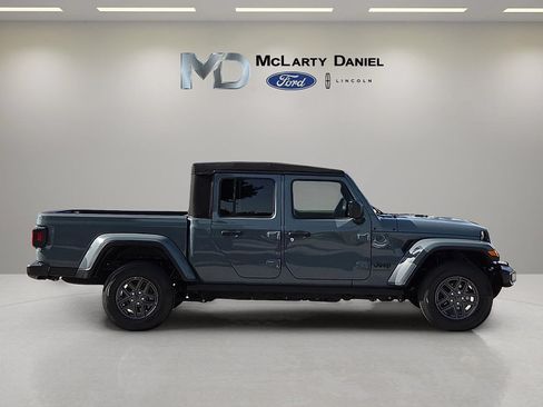Used 2024 Jeep Gladiator Sport AWD/4WD image 6