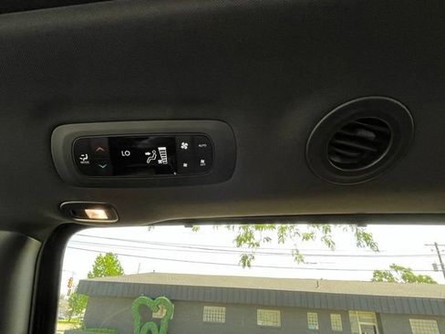 Used 2023 Chrysler Pacifica Limited w/ S Appearance Package AWD/4WD image 26