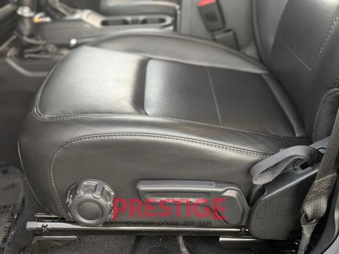 Used 2020 Jeep Wrangler Unlimited Sahara AWD/4WD image 30