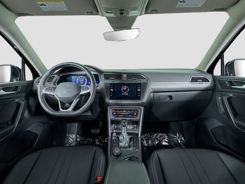 Used 2022 Volkswagen Tiguan SE AWD/4WD image 13
