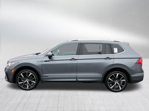 Certified 2022 Volkswagen Tiguan SEL R-Line image 4