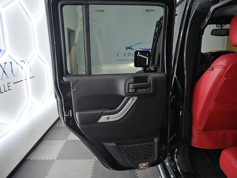 Used 2018 Jeep Wrangler Unlimited Rubicon w/ Cold Weather Group image 35