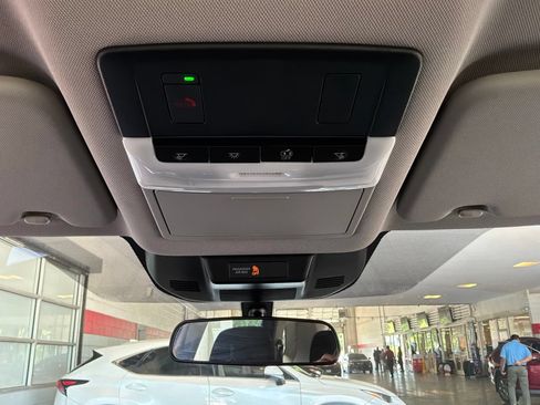 Used 2025 Nissan Rogue SV FWD image 16