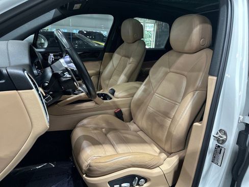 Used 2019 Porsche Cayenne AWD/4WD image 40