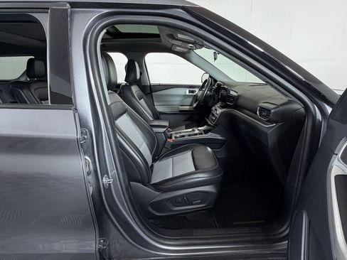 Used 2022 Ford Explorer XLT w/ Equipment Group 202A RWD image 5