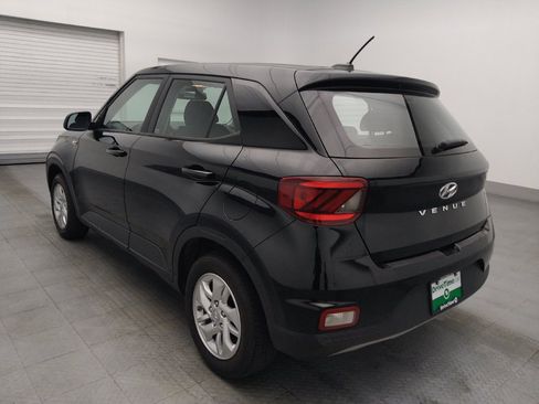 Used 2023 Hyundai Venue SE FWD image 5