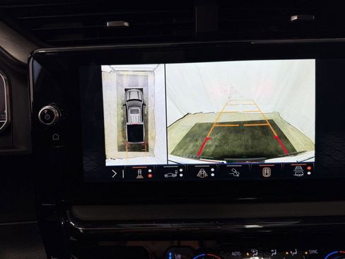 Used 2024 GMC Sierra 1500 AT4 w/ Technology Package image 10