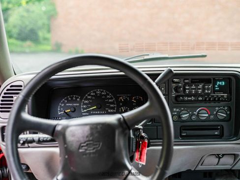 Used 1999 Chevrolet Tahoe LS image 40