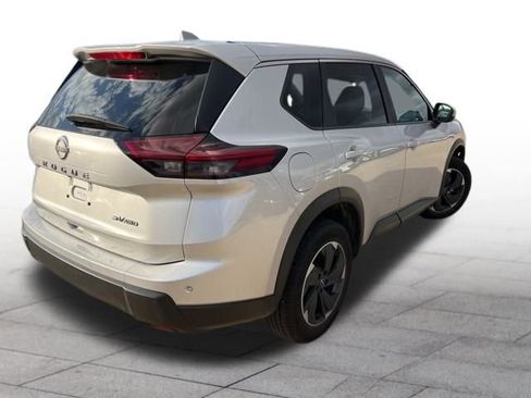 Used 2024 Nissan Rogue SV AWD/4WD image 6