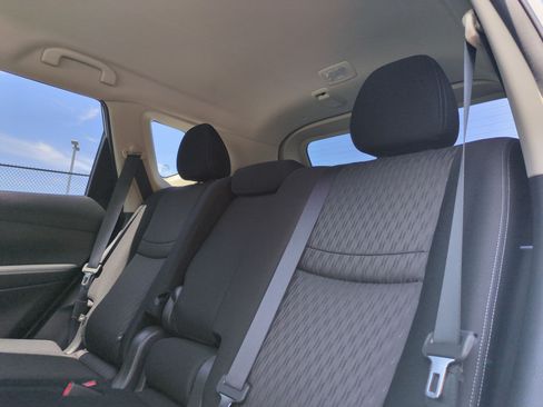 Used 2019 Nissan Rogue SV w/ Premium Package FWD image 30