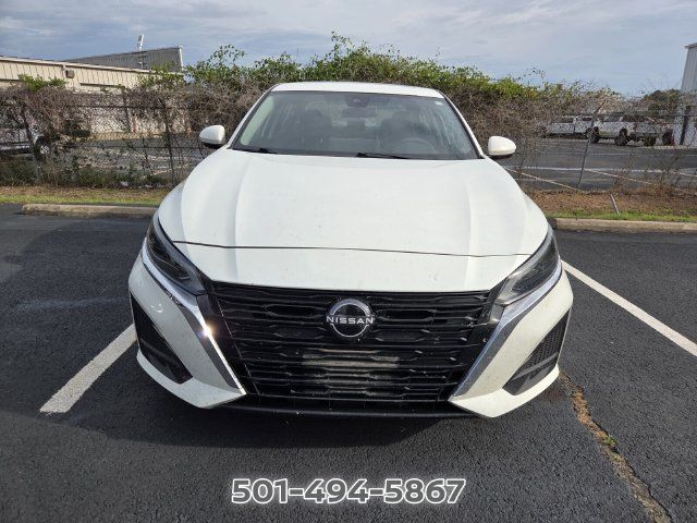 Used 2023 Nissan Altima 2.5 SV w/ SV Premium Package AWD/4WD image 2