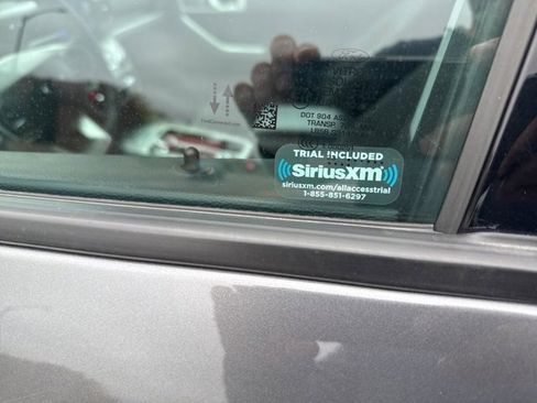 Used 2023 Ford Explorer XLT image 9