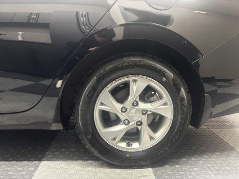 Used 2023 Hyundai Elantra SE FWD image 10