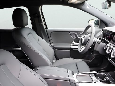 Used 2025 Mercedes-Benz GLA 250 4MATIC image 10