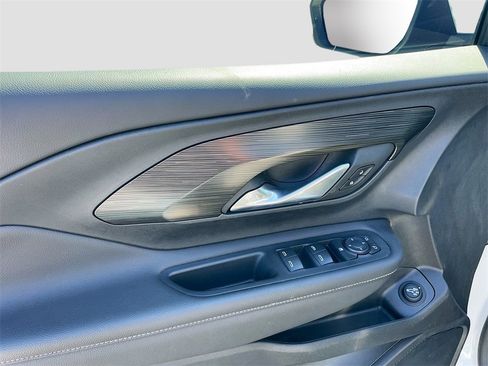 Used 2022 GMC Terrain SLE w/ Driver Convenience Package image 9