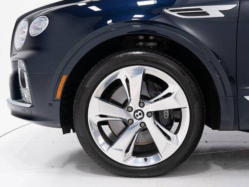 Used 2023 Bentley Bentayga Extended Wheelbase AWD/4WD image 43