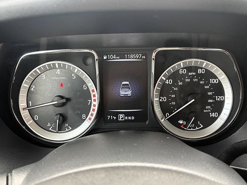 Used 2018 Nissan Titan SV RWD image 18