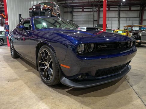 Used 2017 Dodge Challenger R/T Scat Pack RWD image 12