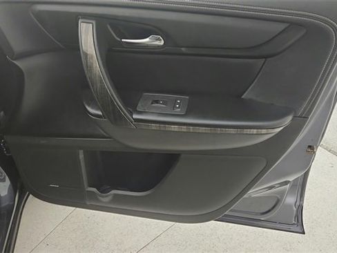 Used 2014 GMC Acadia SLT image 19