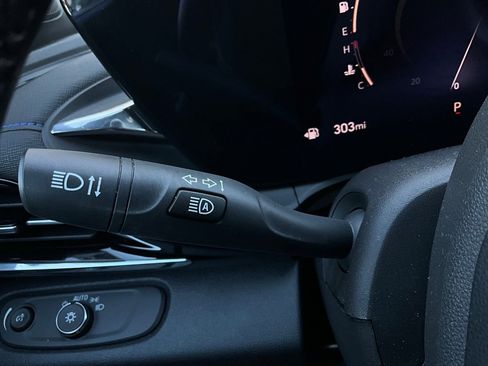 Used 2025 Buick Envista Sport Touring image 35