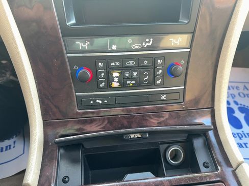 Used 2014 Cadillac Escalade Luxury image 16