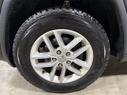 Used 2017 Jeep Grand Cherokee Laredo w/ Quick Order Package 23E image 26