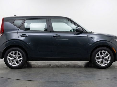 Used 2025 Kia Soul LX w/ LX Technology Package FWD image 8