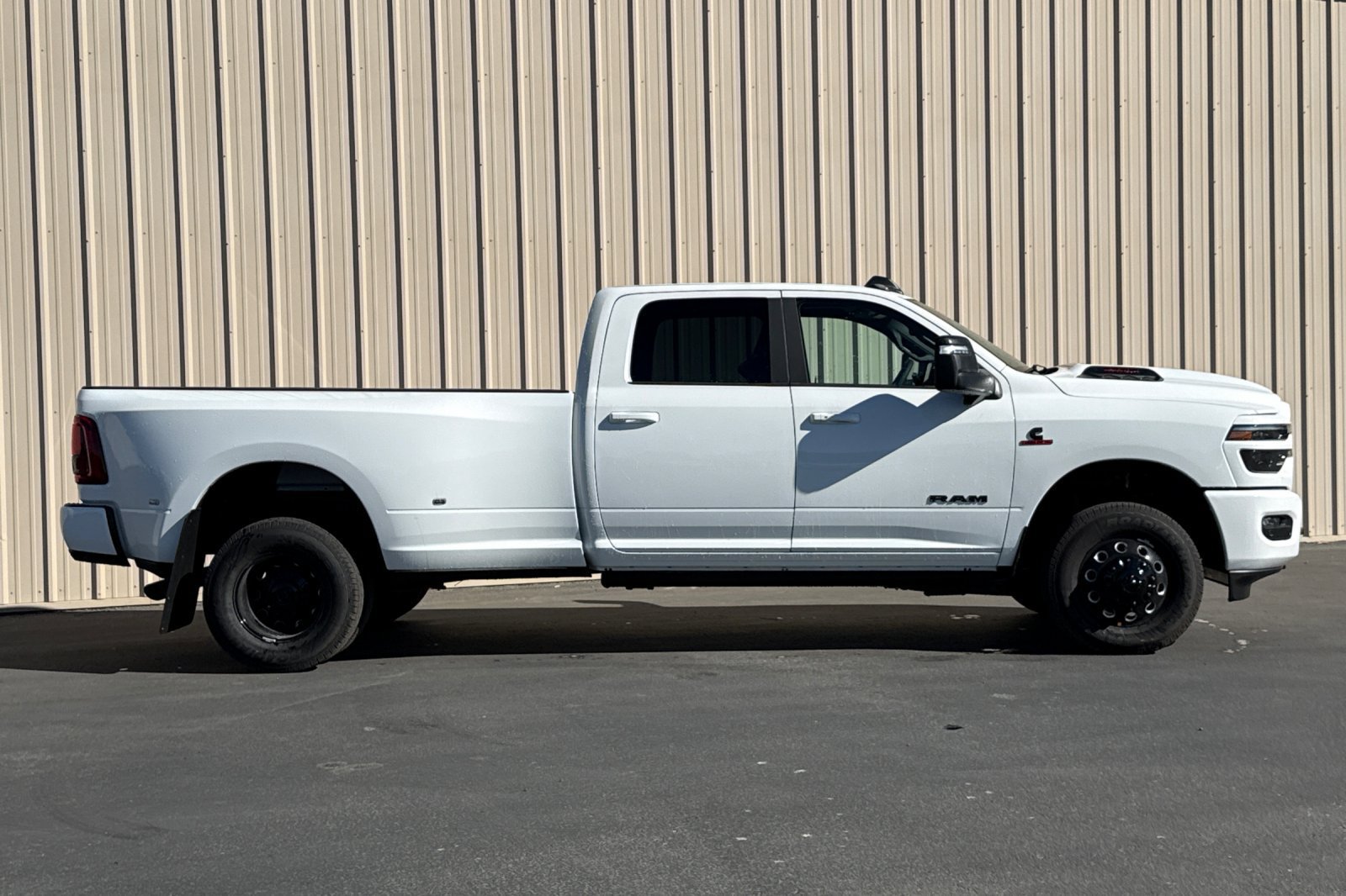 New 2026 RAM 3500 Laramie AWD/4WD image 10
